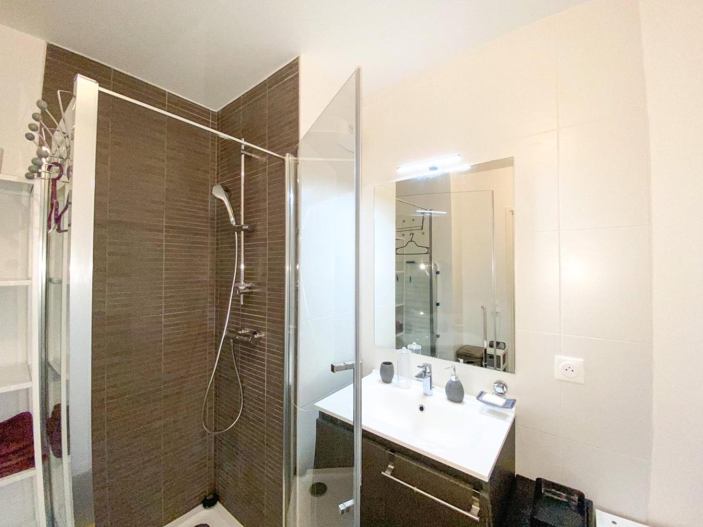La Casa Moderna — Quiet, Modern Apartment Caen Esterno foto